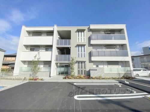 大阪府寝屋川市池田２丁目 3階建
