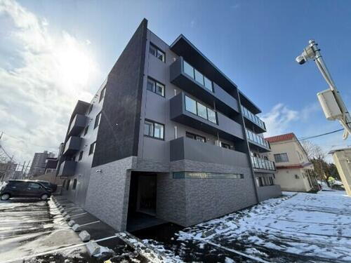 Ｓ－ＲＥＳＩＤＥＮＣＥ豊平公園ａｌｏｒｉａ 4階建