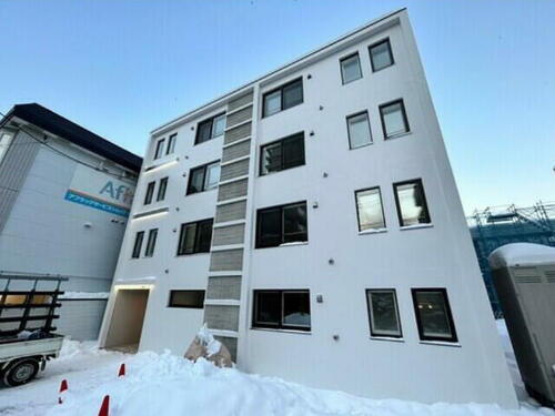 北海道札幌市豊平区月寒東一条６丁目 4階建 築1年6ヶ月