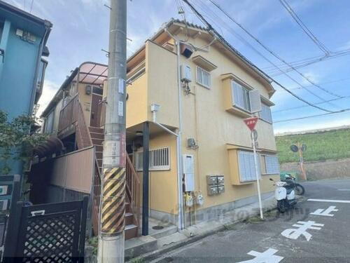 大阪府枚方市西牧野３丁目 2階建