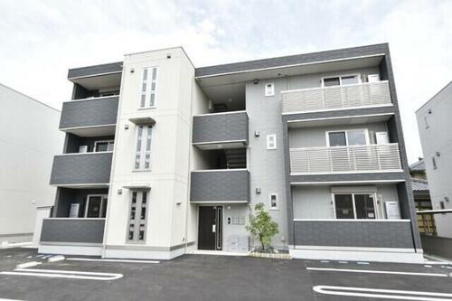 新潟県新潟市中央区女池３丁目 3階建
