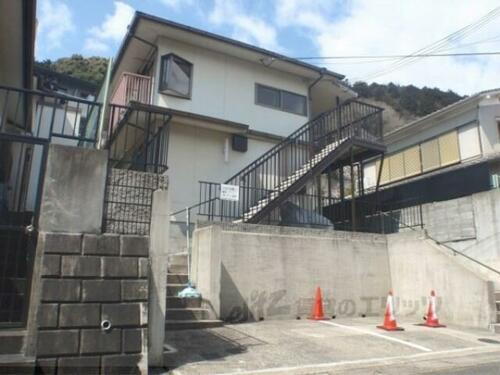 京都府京都市山科区北花山大峰町 2階建