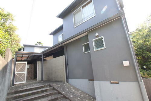 神奈川県藤沢市鵠沼松が岡２丁目 テラスハウス