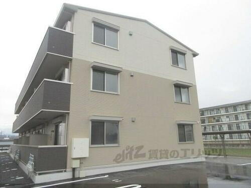 滋賀県大津市勧学２丁目 3階建