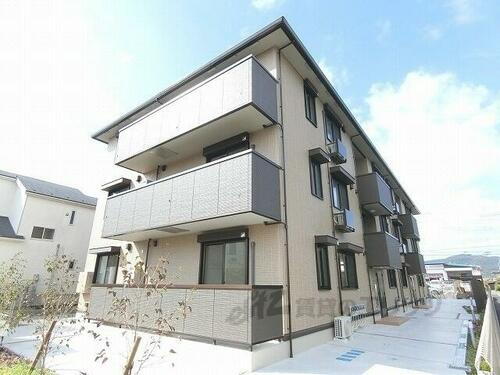 滋賀県東近江市五個荘竜田町 3階建
