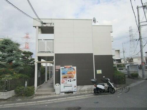 レオパレスプランタン四番館 2階建