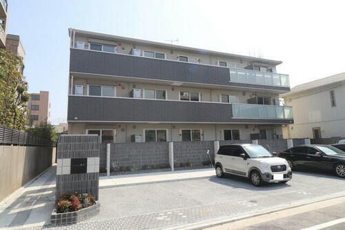 Ｄ－ｒｏｏｍ藤崎 3階建