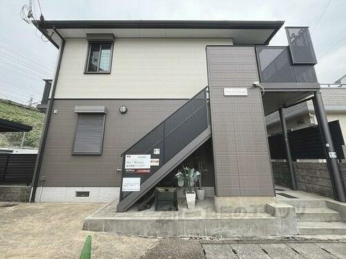 京都府京都市山科区御陵久保町 2階建