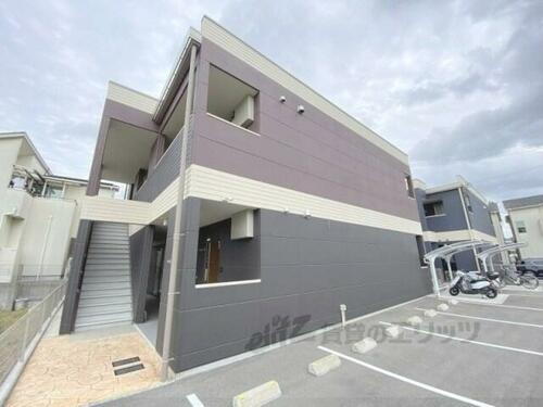 大阪府枚方市桜丘町 2階建