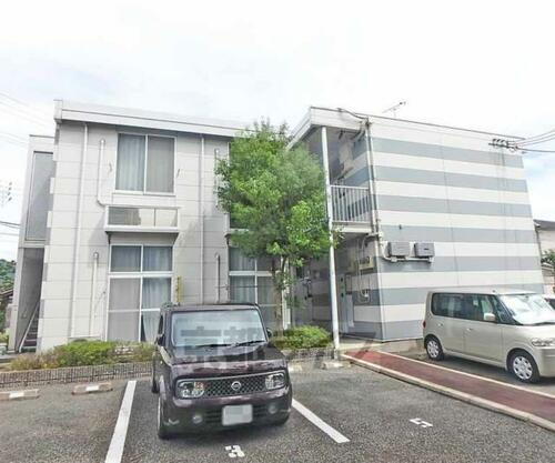レオパレスアゼリア並河 2階建