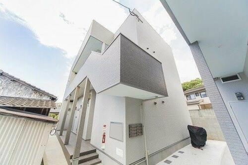 福岡県福岡市博多区那珂１丁目 築9年6ヶ月 2階建