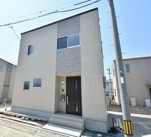 ルミエールドゥサナ国富 2階建