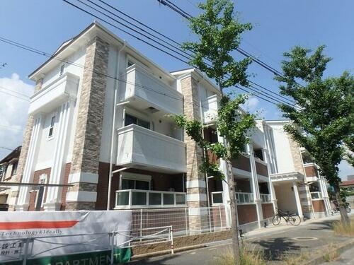 大阪府池田市住吉２丁目 3階建