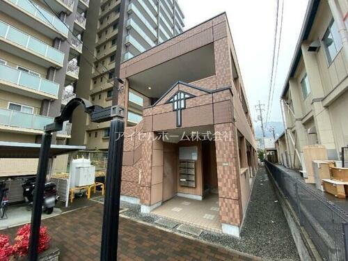 広島県呉市広駅前２丁目 築20年3ヶ月 2階建