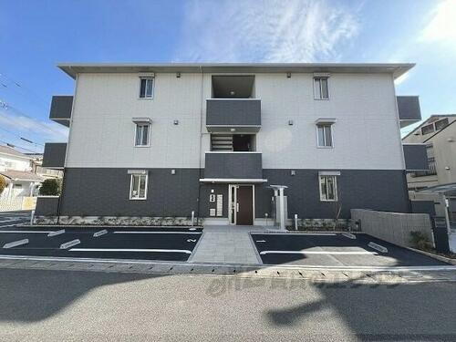 京都府京都市山科区西野野色町 3階建 築2年1ヶ月