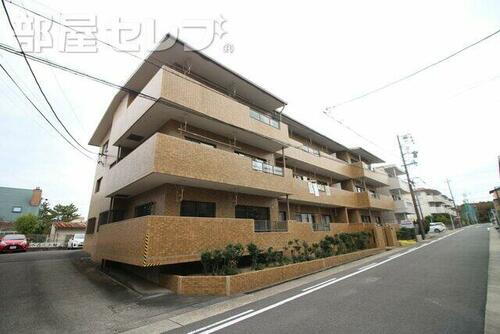 ラクラッシィ社ヶ丘 3階建