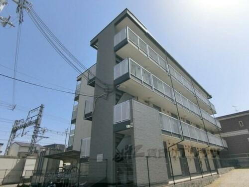 京都府京田辺市三山木中央３丁目 4階建
