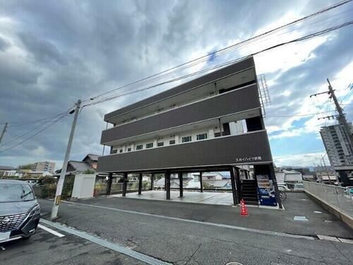 福岡県北九州市八幡西区折尾４丁目 築11年10ヶ月 3階建