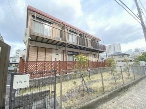 大阪府枚方市三矢町 2階建