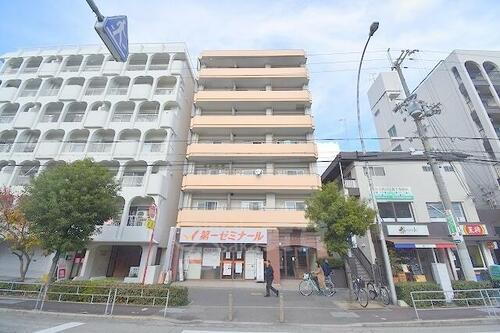 新御堂マンション 7階建