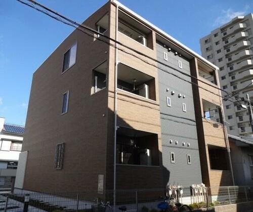 愛知県名古屋市北区平安２丁目 築10年1ヶ月 3階建