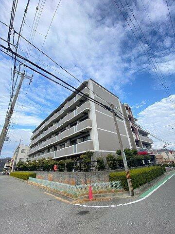 兵庫県西宮市小松東町３丁目 5階建