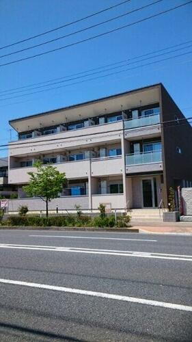東京都あきる野市小川 3階建