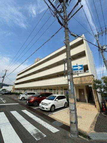 兵庫県神戸市兵庫区鵯越町 4階建