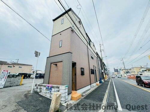 カーサイースト 3階建