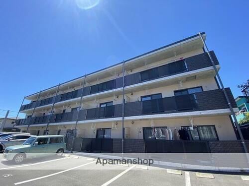 鹿児島県霧島市国分野口西 築6年10ヶ月 3階建