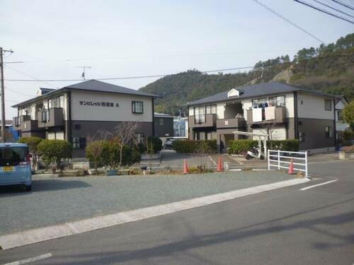 サンビレッジ西深津　Ａ・Ｂ