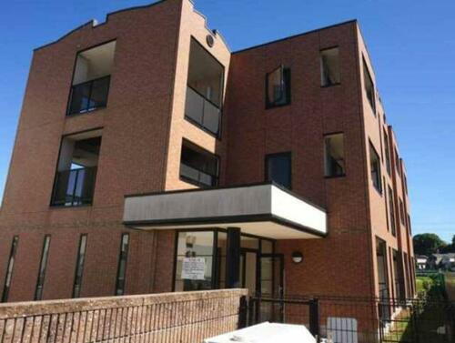 兵庫県伊丹市北園３丁目 築20年7ヶ月 3階建