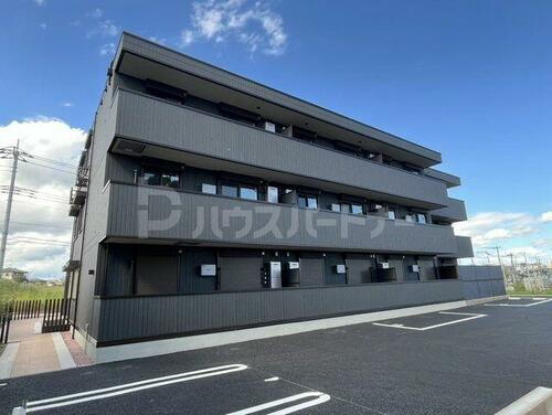 千葉県流山市市野谷 3階建