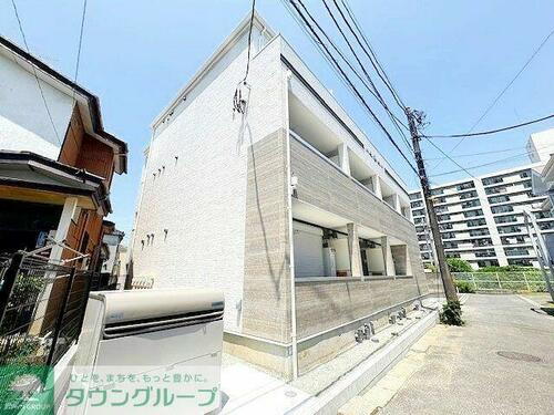 神奈川県横浜市金沢区六浦南５丁目 3階建 
