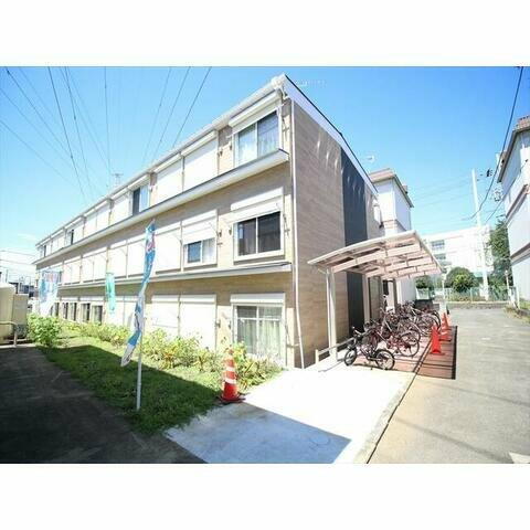 神奈川県横浜市泉区和泉町 3階建