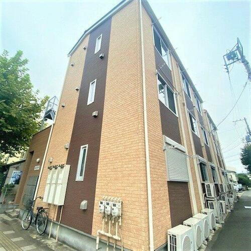 神奈川県横浜市磯子区磯子２丁目 3階建