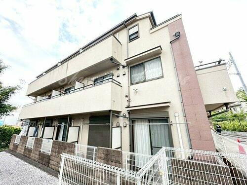 神奈川県横浜市旭区白根３丁目 3階建