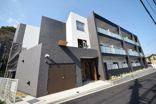 神奈川県川崎市麻生区黒川 築4年11ヶ月 3階建