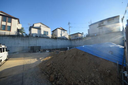 東京都稲城市坂浜３丁目  3階建