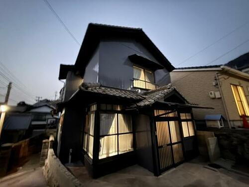 呉市汐見町戸建て 地上2階地下1階建