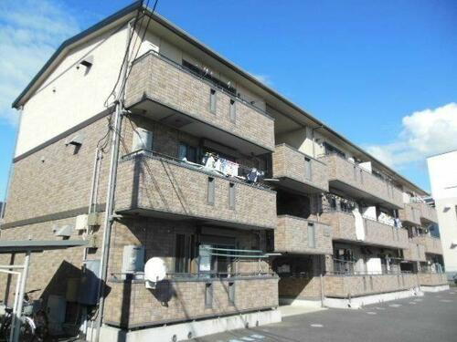 プレミールコート 3階建