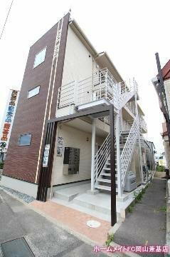 岡山県岡山市中区原尾島２丁目 3階建 築8年10ヶ月