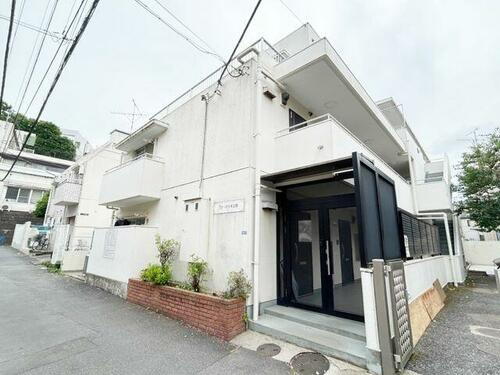 東京都渋谷区富ヶ谷１丁目 3階建