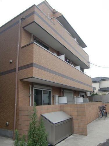 千葉県千葉市稲毛区小仲台４丁目 築11年8ヶ月 3階建