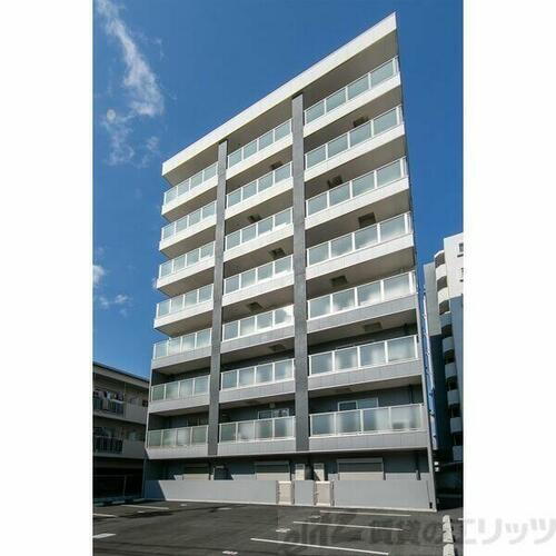 リバレイン江坂 8階建