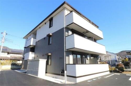 ノイハイマート屋形 3階建