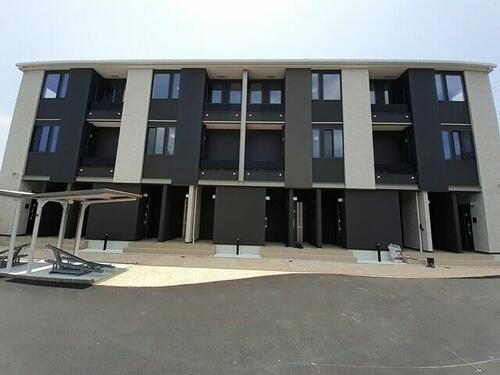 兵庫県川西市加茂１丁目 築2年7ヶ月 3階建