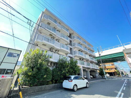 ブレイバリー岩塚 5階建