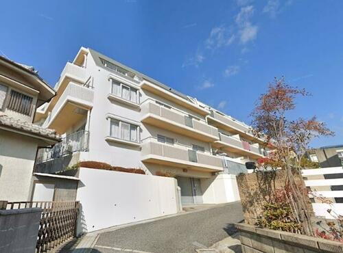 ラブリー鈴蘭台 3階建