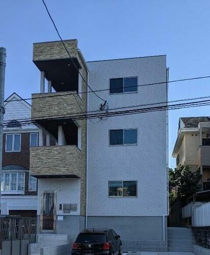 福岡県福岡市中央区平和３丁目 3階建